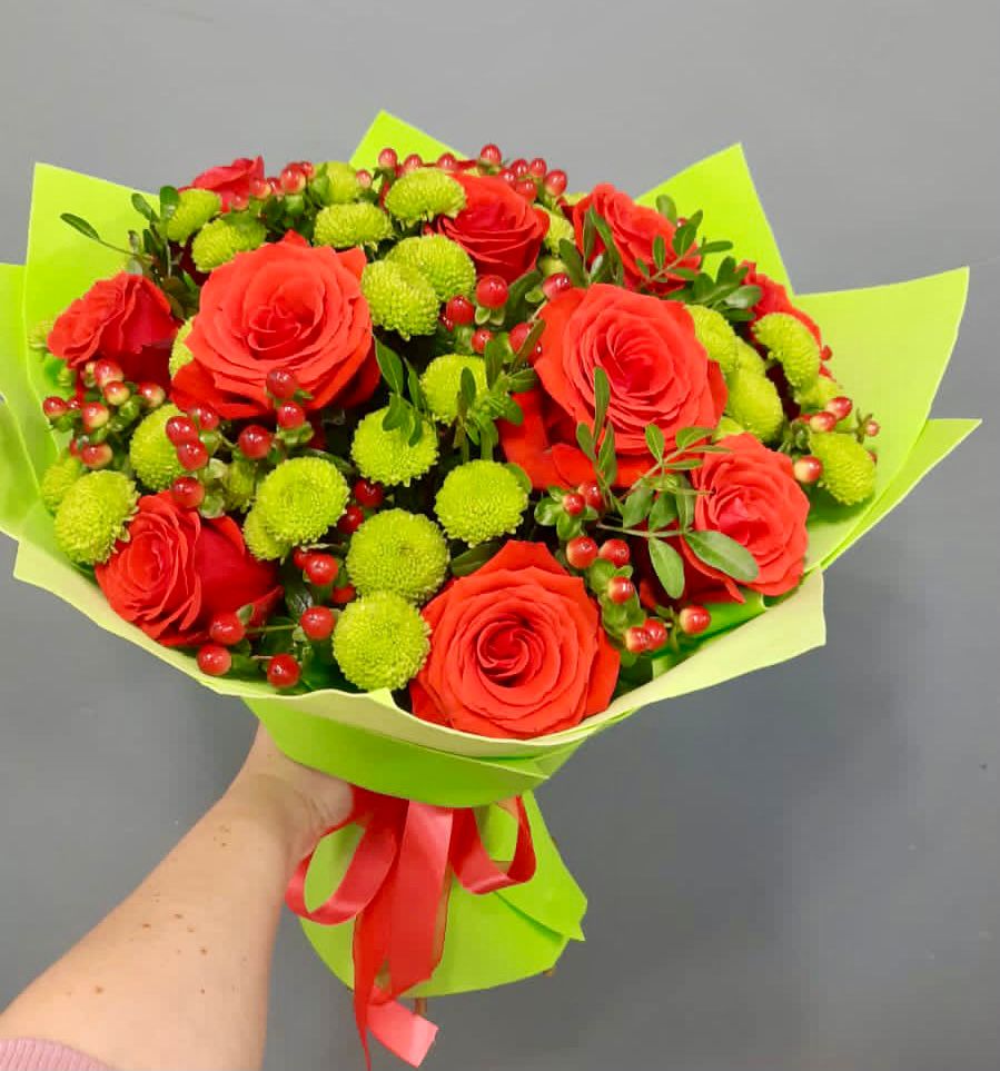 Букет цветов из: Хризантемы и Розы в Вичуге