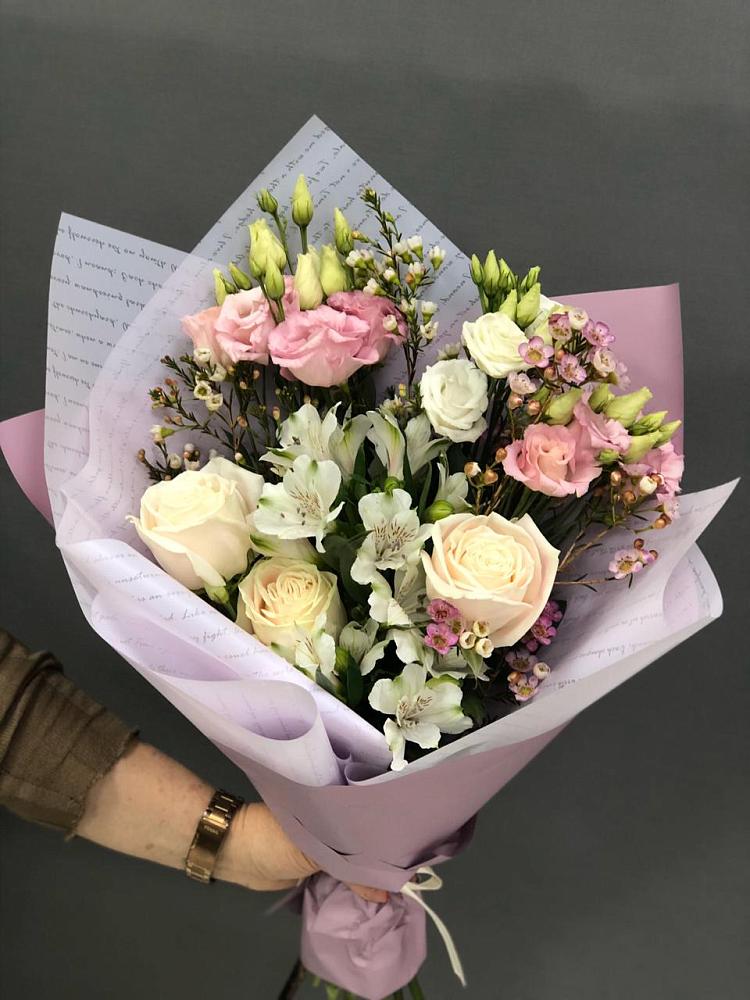 Букет цветов из: Альстромерии, Розы и Лизиантусы в Вичуге