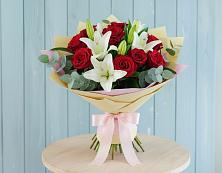 Букет цветов из:  Лилии и Розы в Вичуге