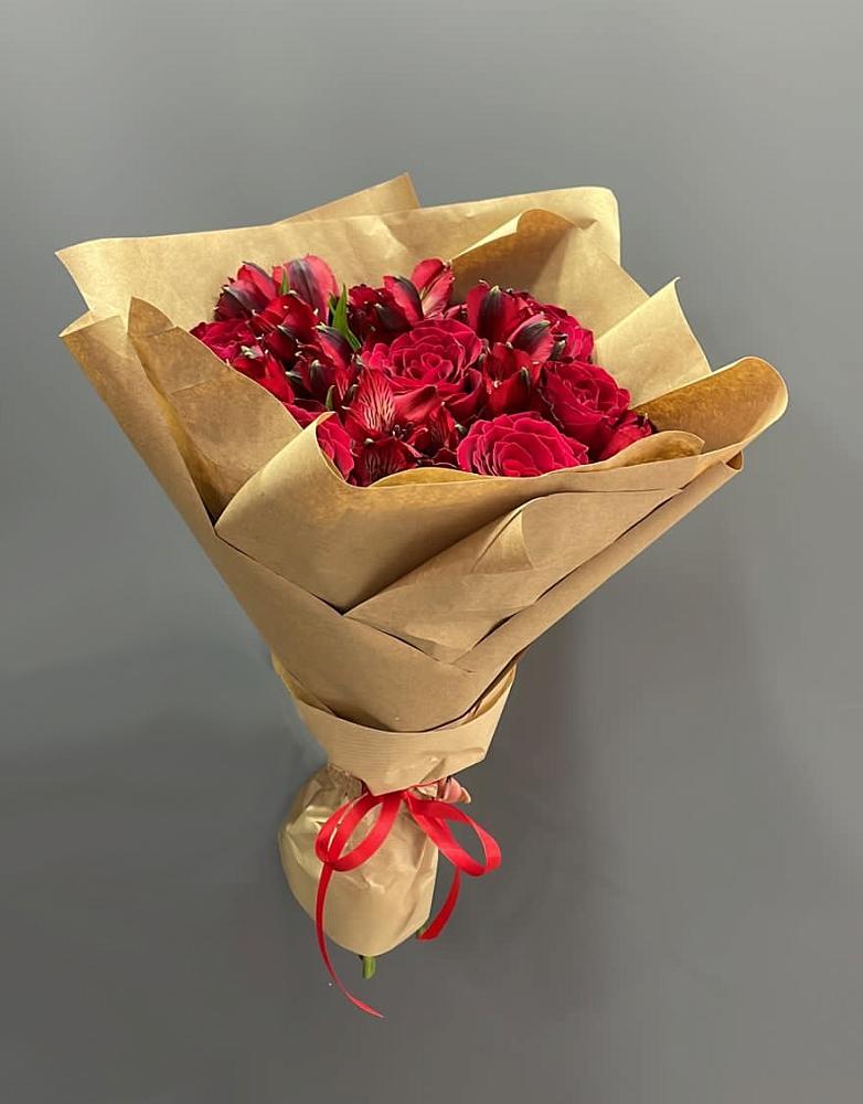 Букет цветов из: Альстромерии и Розы в Вичуге