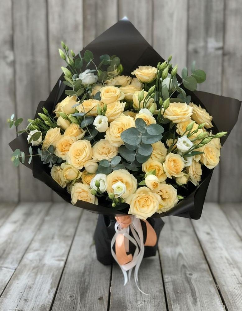 Букет цветов из: Розы и Лизиантусы в Вичуге