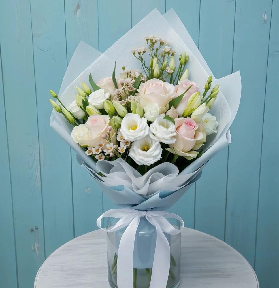 Букет цветов из: Розы и Лизиантусы в Вичуге