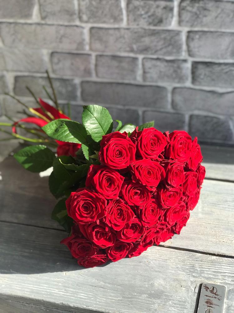 Букет Красные розы Фридом в Вичуге