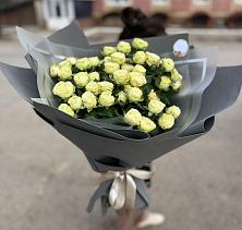 Букет Белые кустовые розы Солинеро в Вичуге