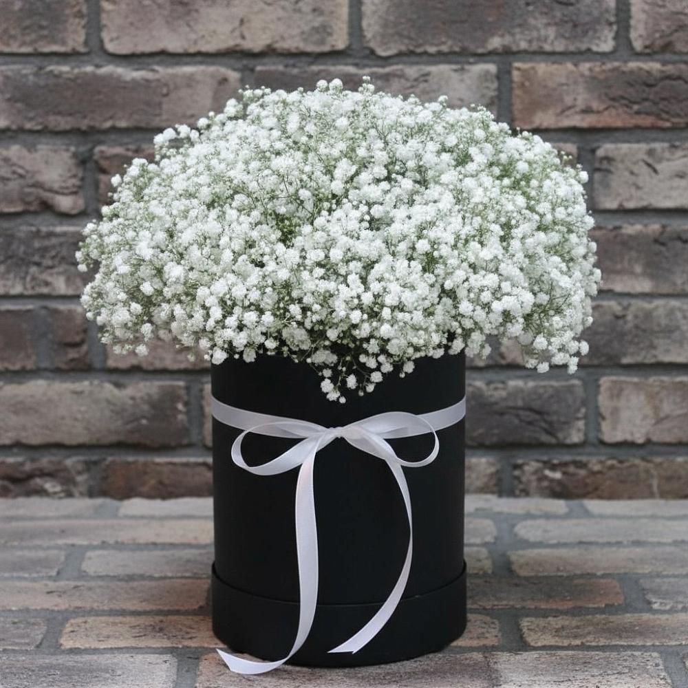 Цветочная композиция из Гипсофила в шляпной коробке в Вичуге