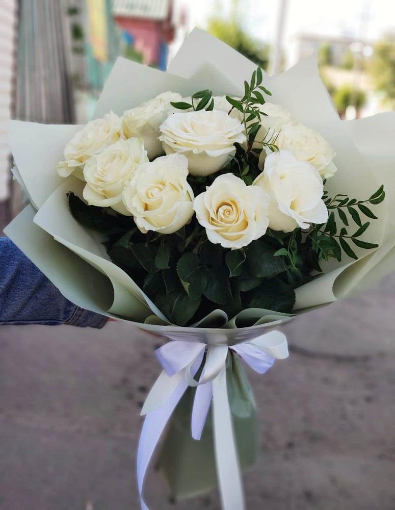 Букет Белые розы Проуд в Вичуге