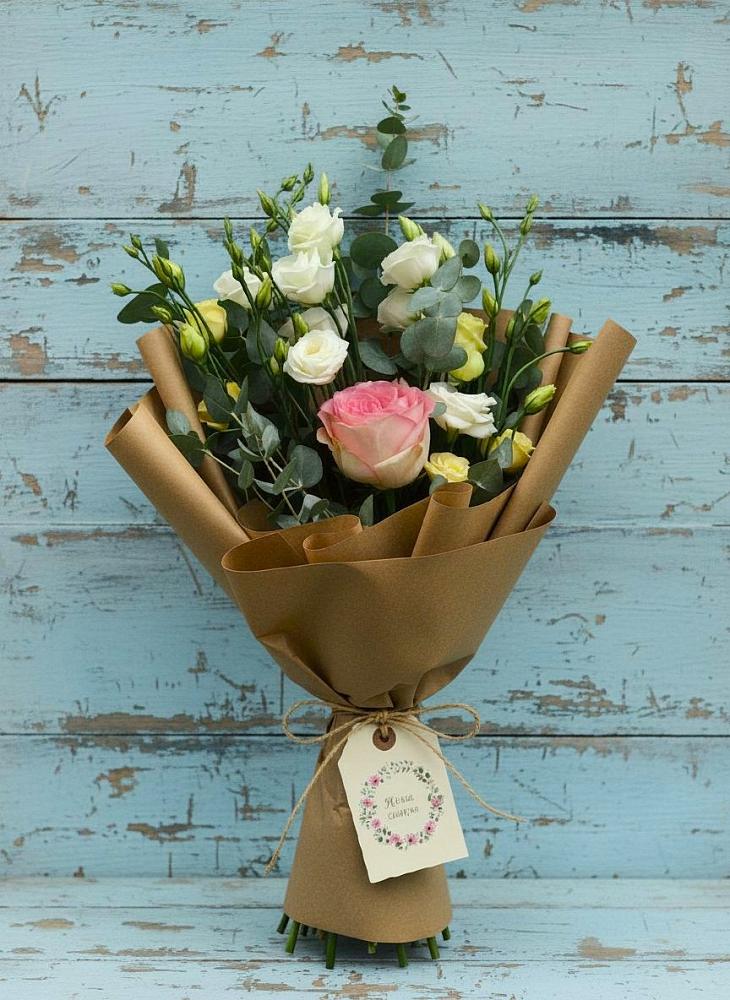 Букет цветов из: Розы и Лизиантусы в Вичуге