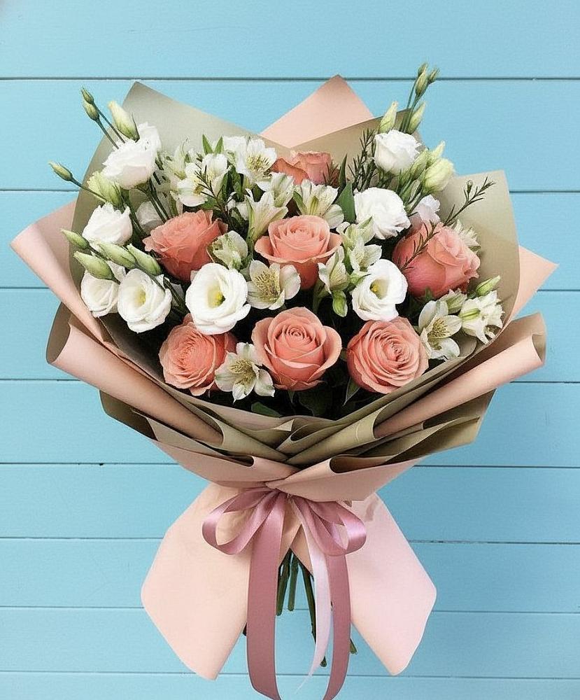 Букет цветов из: Розы, Альстромерии и Лизиантусы в Вичуге