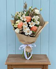 Букет цветов из:  Альстромерии, Лизиантусы, Розы и Хризантемы в Вичуге