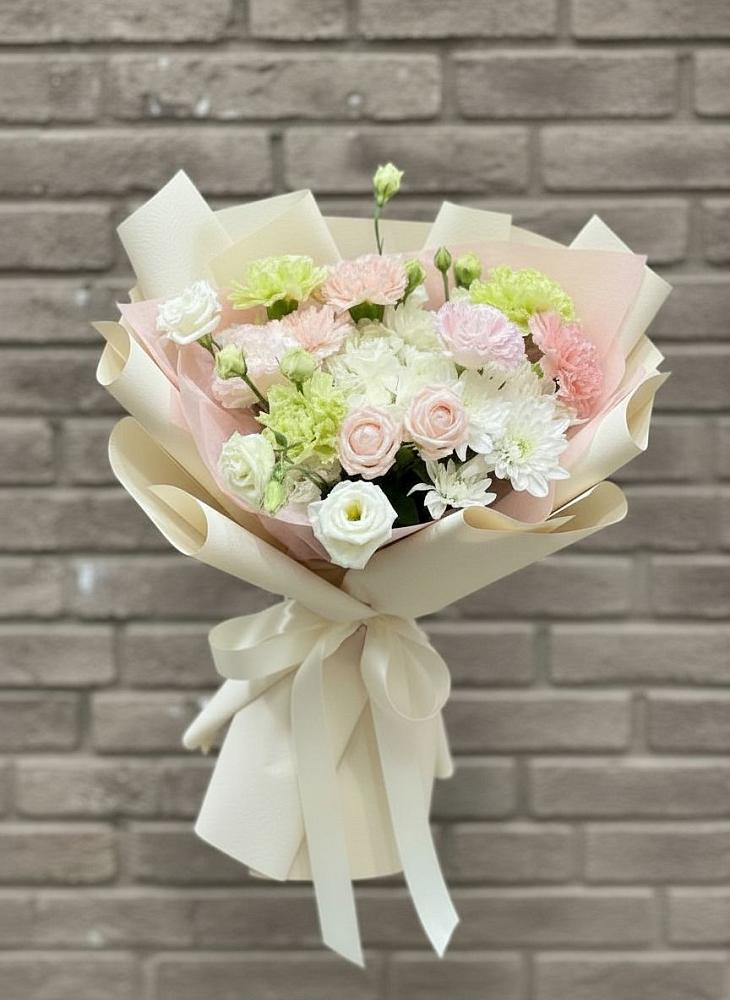 Букет цветов из: Гвоздики, Розы, Лизиантусы и Хризантемы в Вичуге