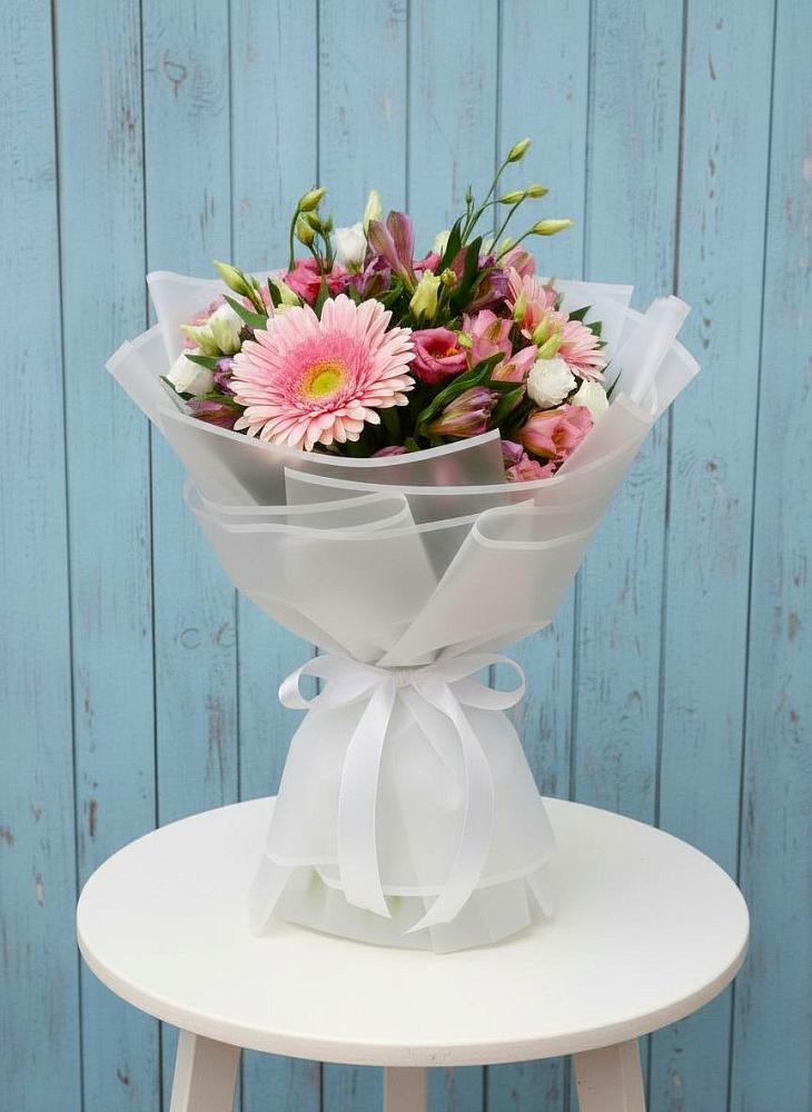 Букет цветов из: Герберы, Альстромерии и Лизиантусы в Вичуге