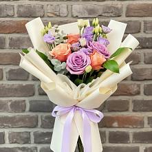 Букет цветов из:  Лизиантусы и Розы в Вичуге