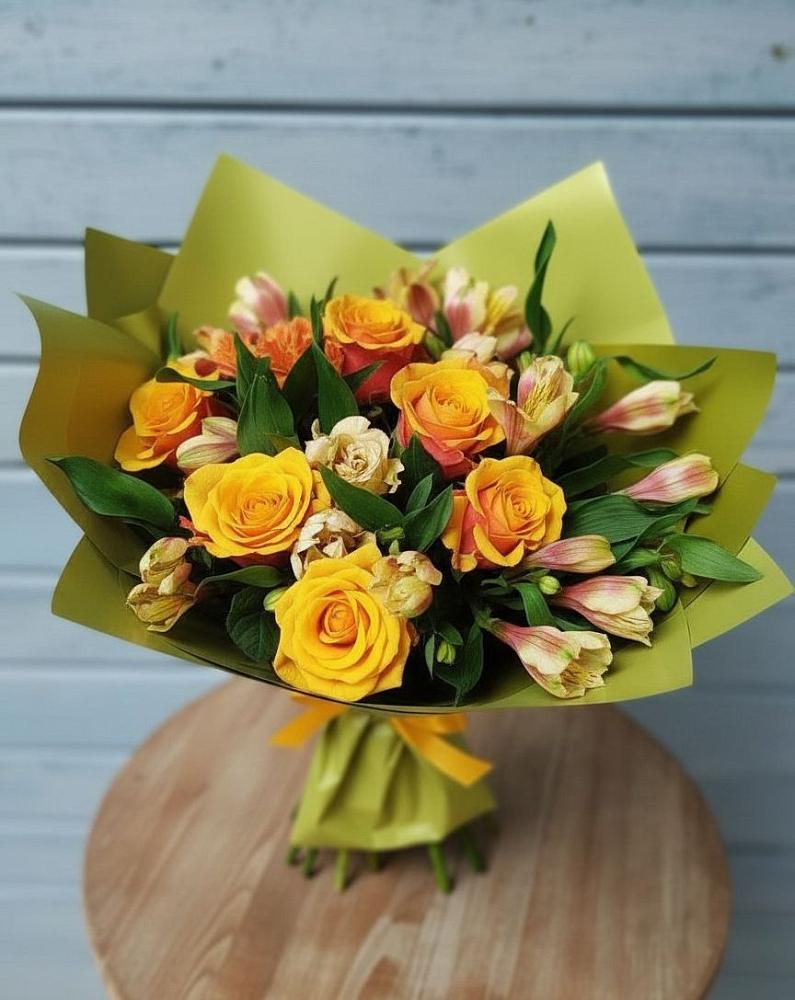 Букет цветов из: Альстромерии и Розы в Вичуге