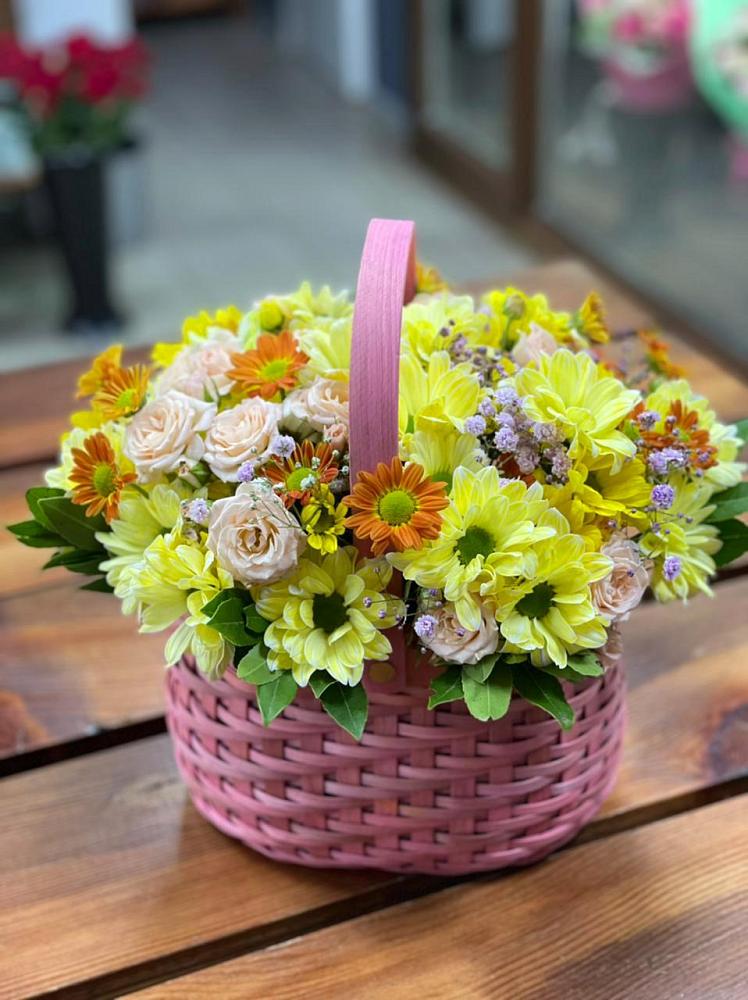 Цветочная композиция из Хризантемы и Розы в корзине в Вичуге